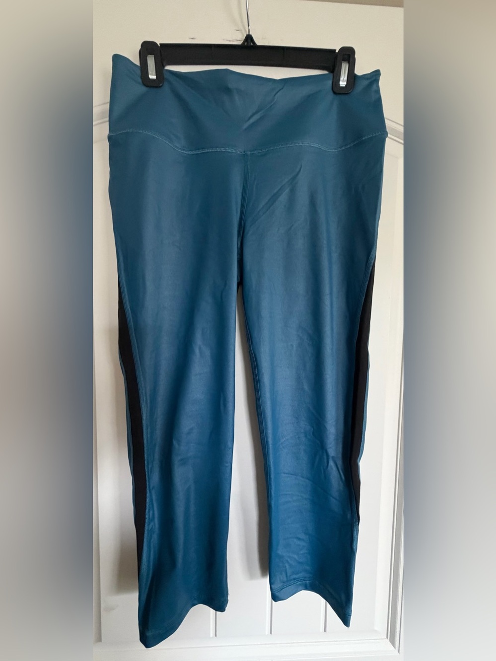 Victoria's Secret Teal Capri Leggings with Black Side Panels